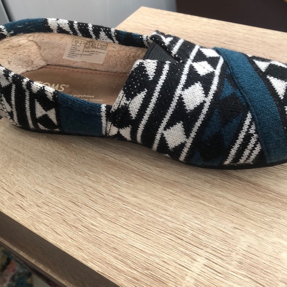 Toms Shoes - Toms Fleece Lined Southwestern Wool Slip ons Sz 6
